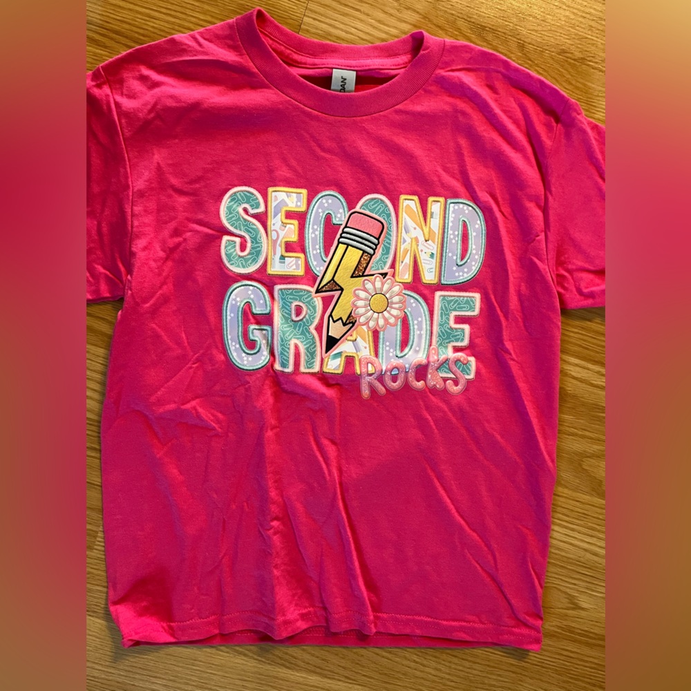 Gildan Second Grade Rocks NWOT tshirt with‎ Heat Transfer size L